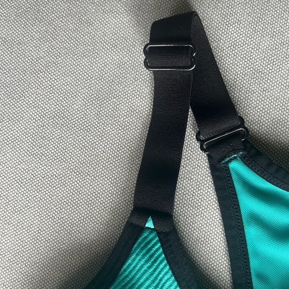 New Balance Sports Bra - Picture 3 of 4